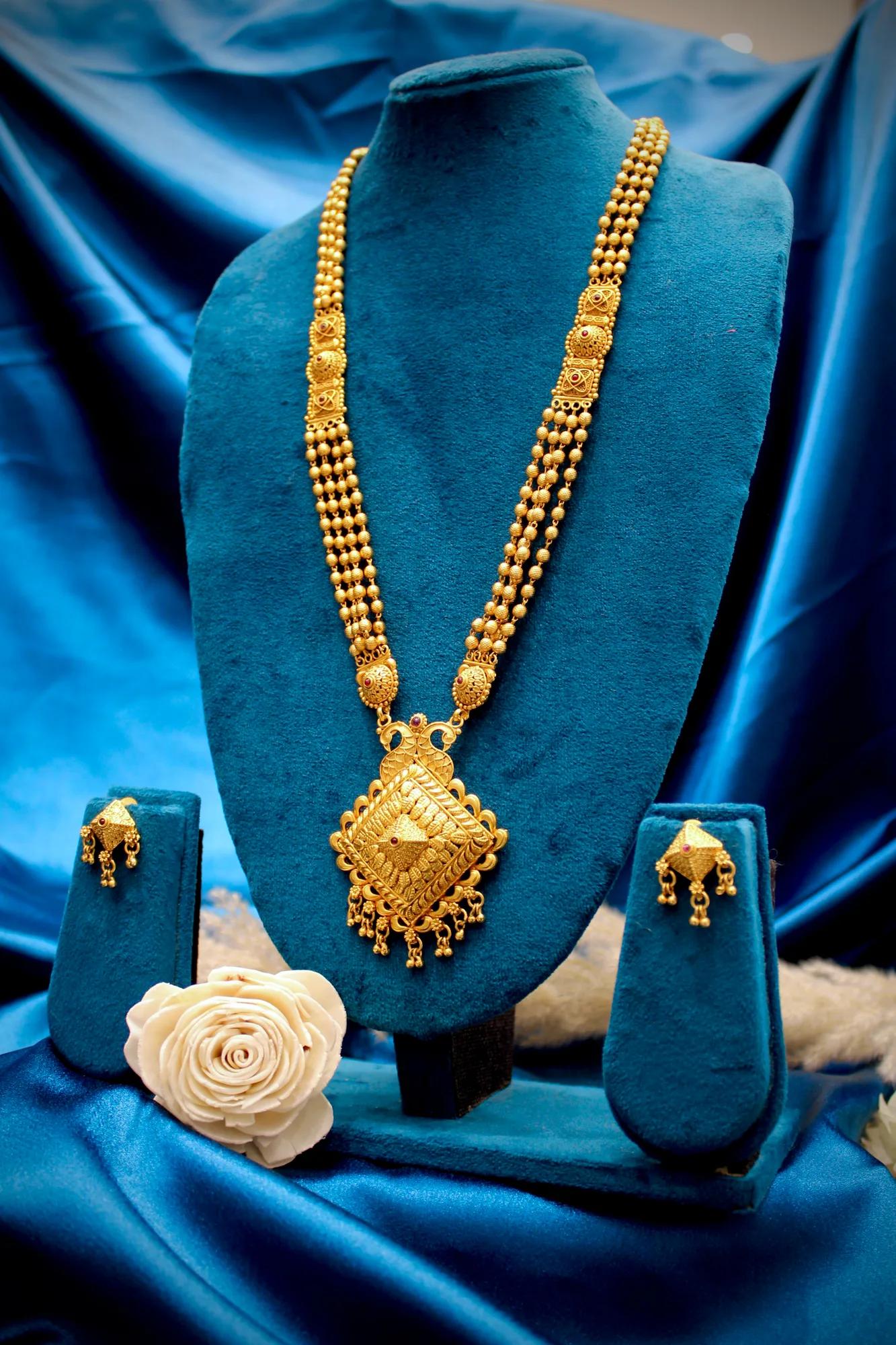 Royal Antique Gold Temple Pendant Mangalsutra — Image 3