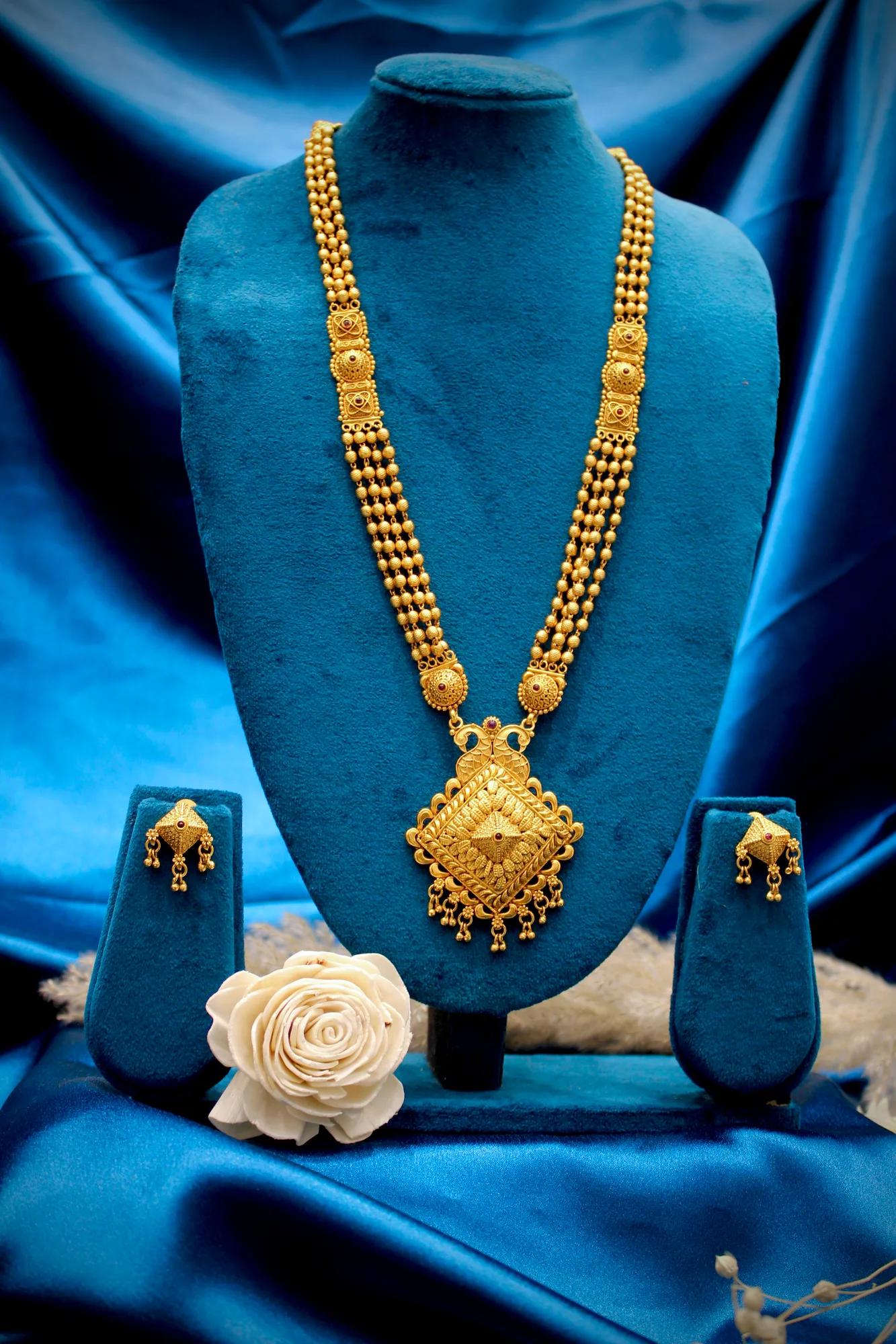 Royal Antique Gold Temple Pendant Mangalsutra