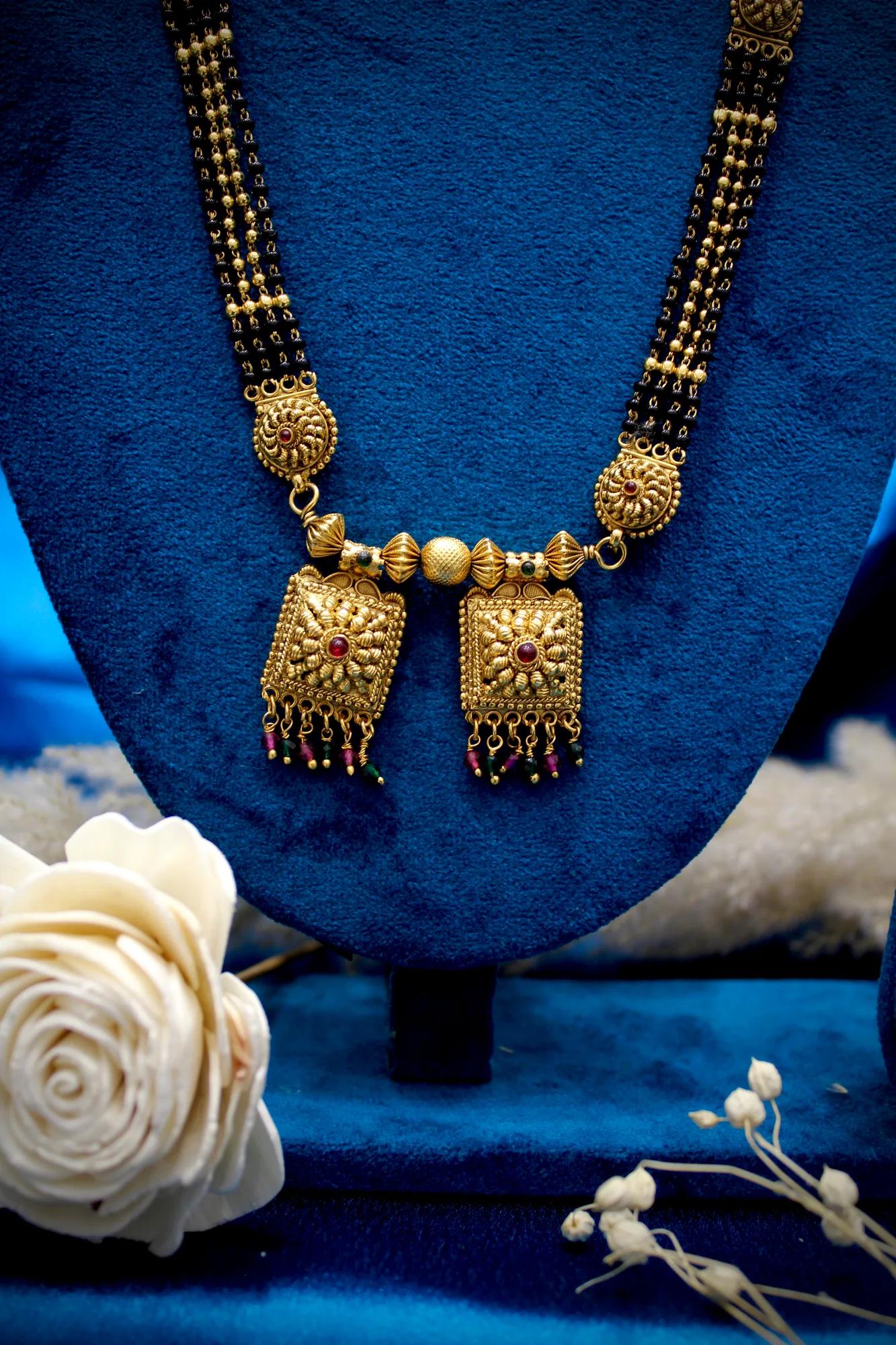 Royal Antique Gold Square Twin Pendant Black Bead Mangalsutra — Image 4