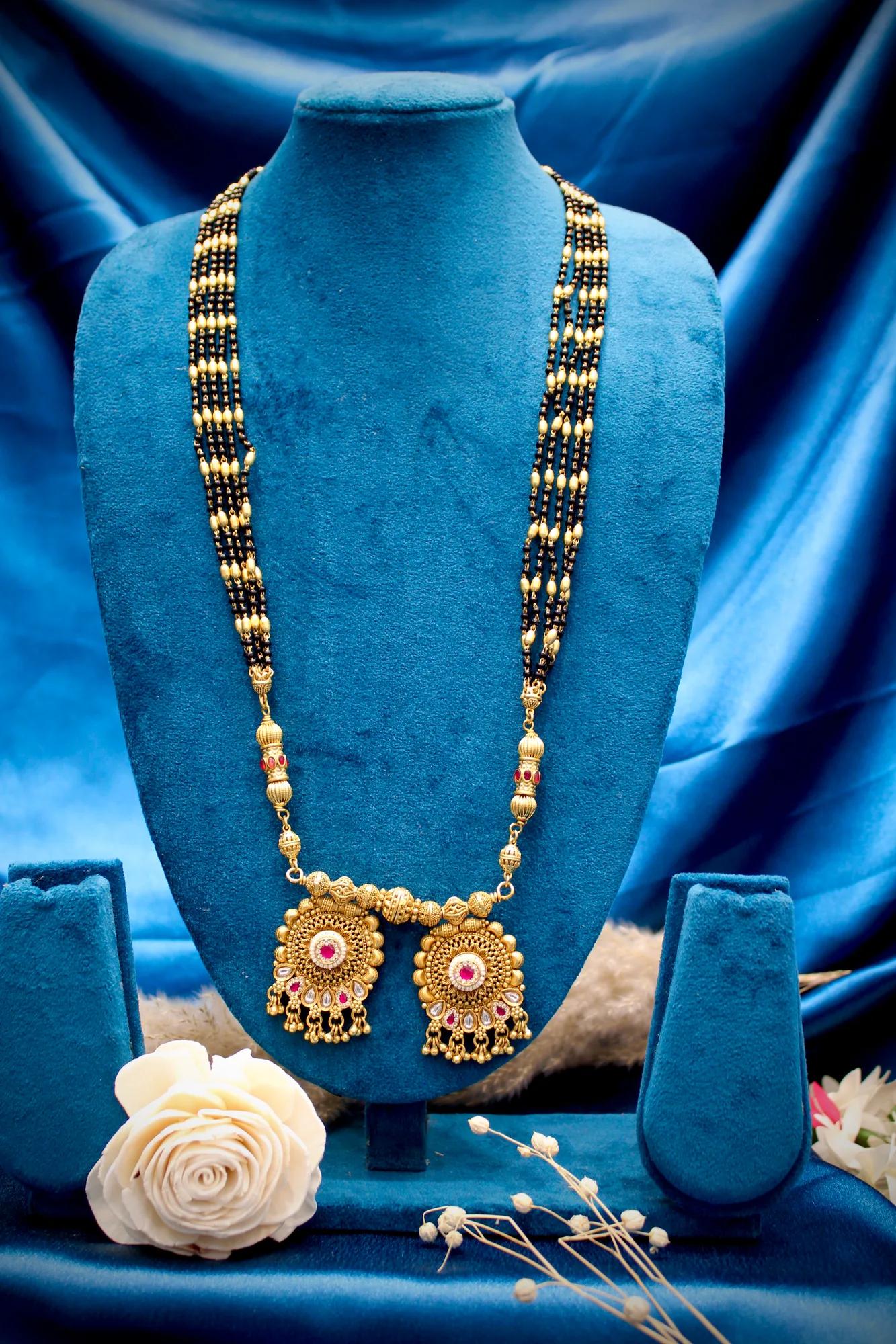 Royal Antique Gold Circular Twin Pendant Black Bead Mangalsutra