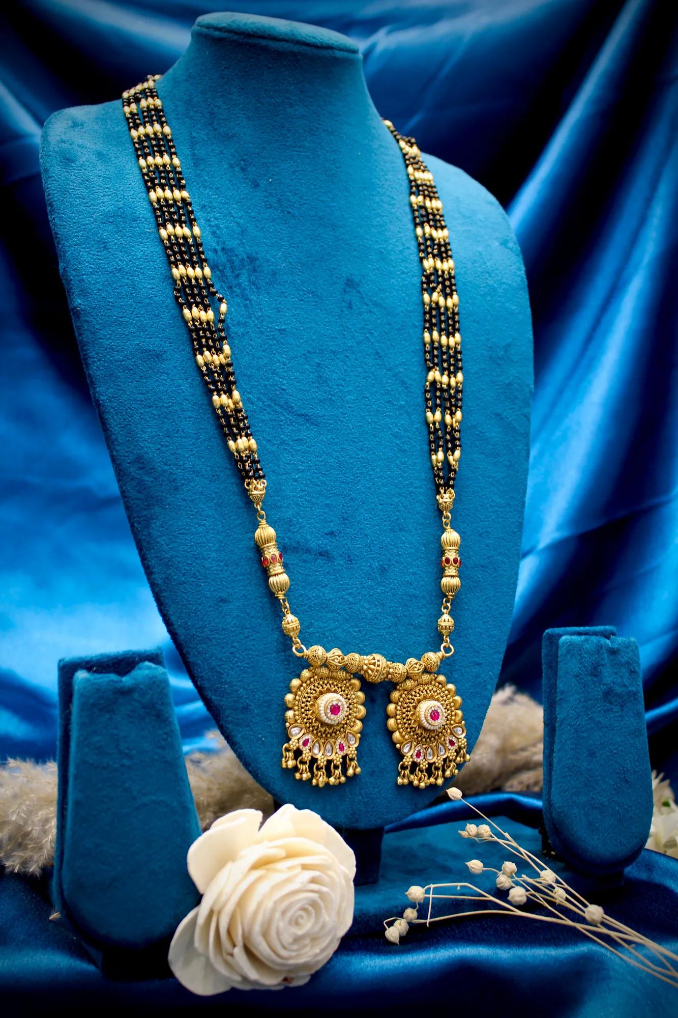 Royal Antique Gold Circular Twin Pendant Black Bead Mangalsutra