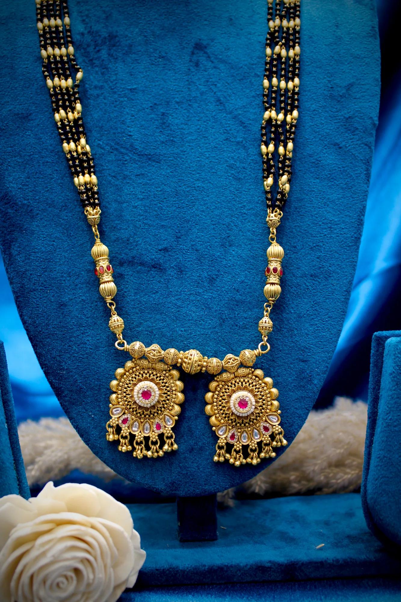 Royal Antique Gold Circular Twin Pendant Black Bead Mangalsutra