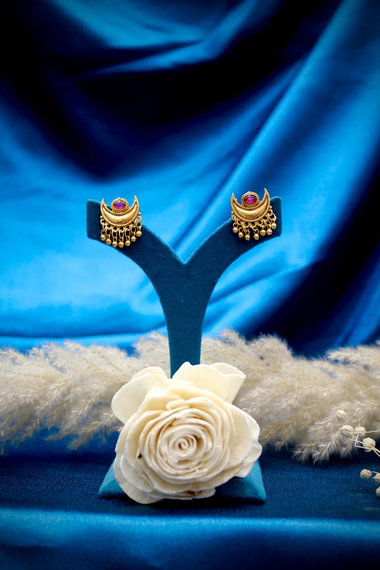 Royal Crescent Motif Necklace Set with Choker