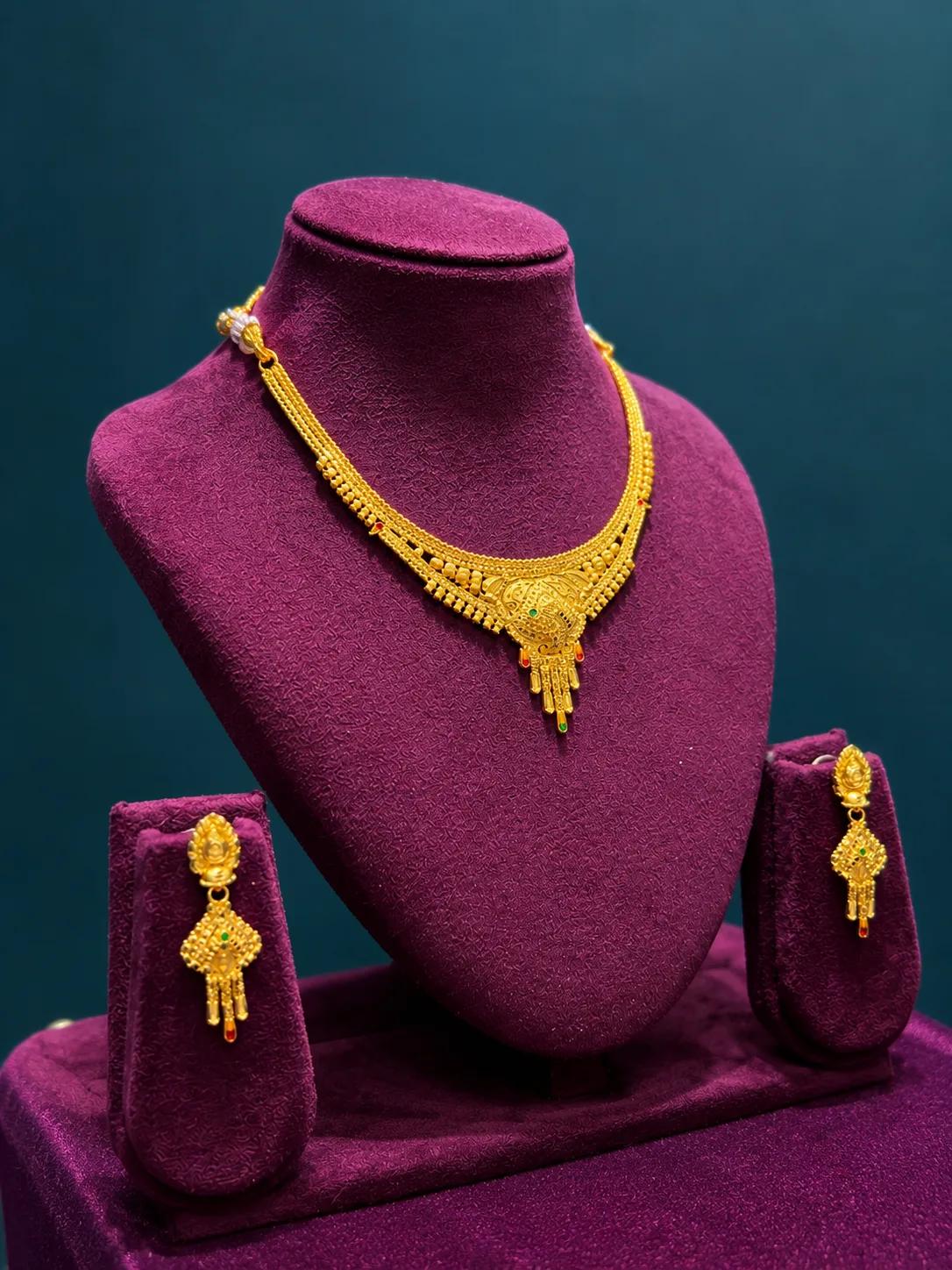 Traditional Gold Pendant Necklace Set