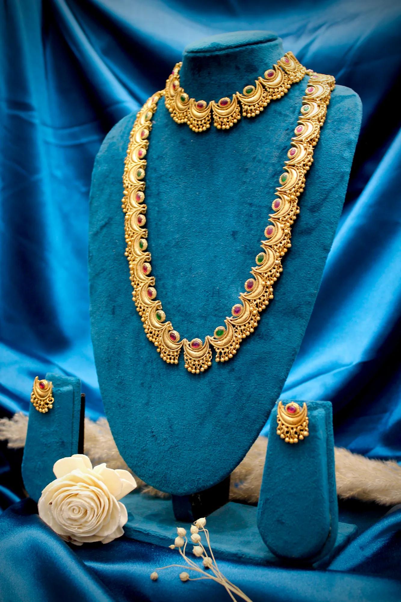Royal Crescent Motif Necklace Set with Choker