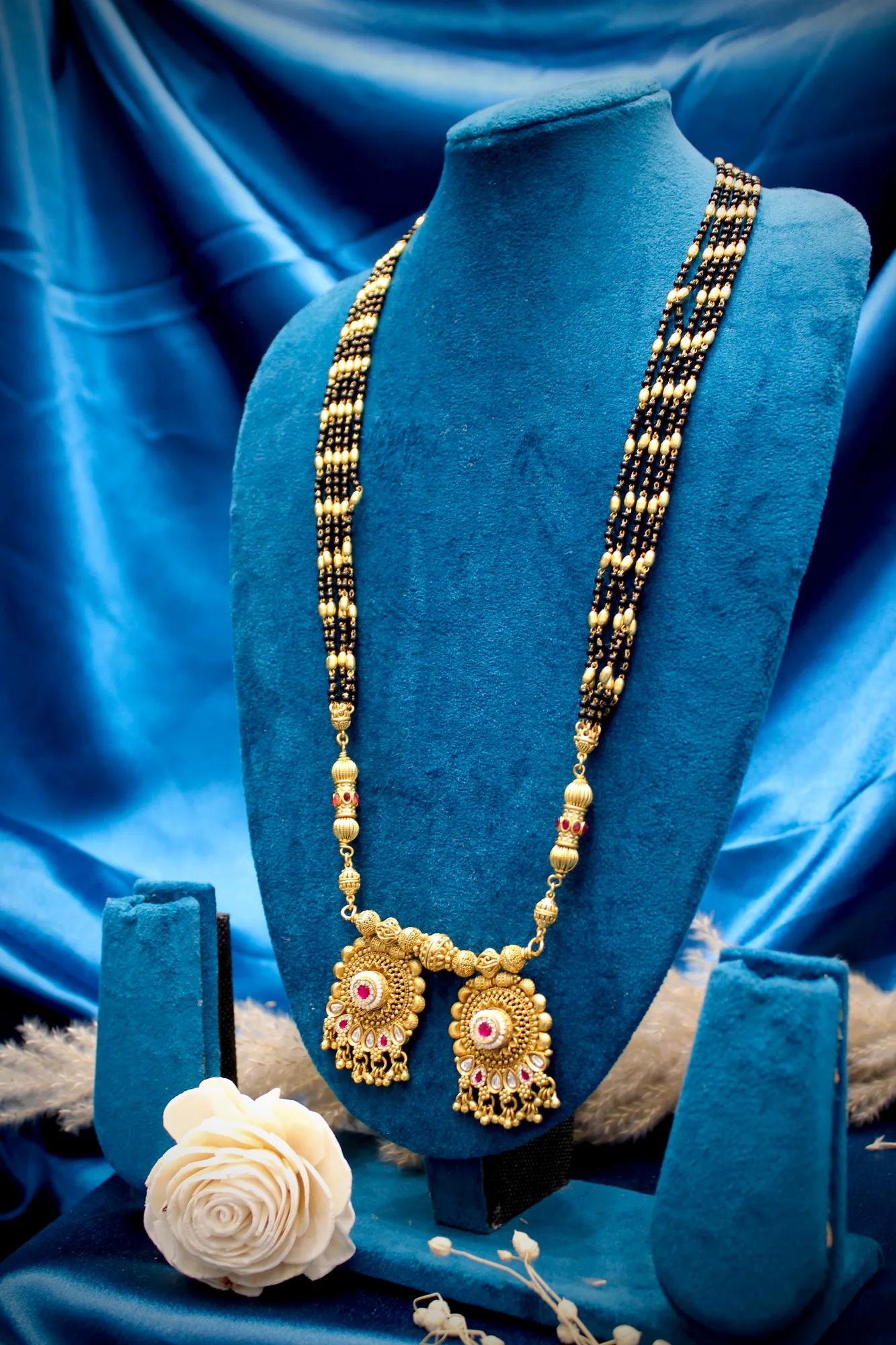 Royal Antique Gold Circular Twin Pendant Black Bead Mangalsutra