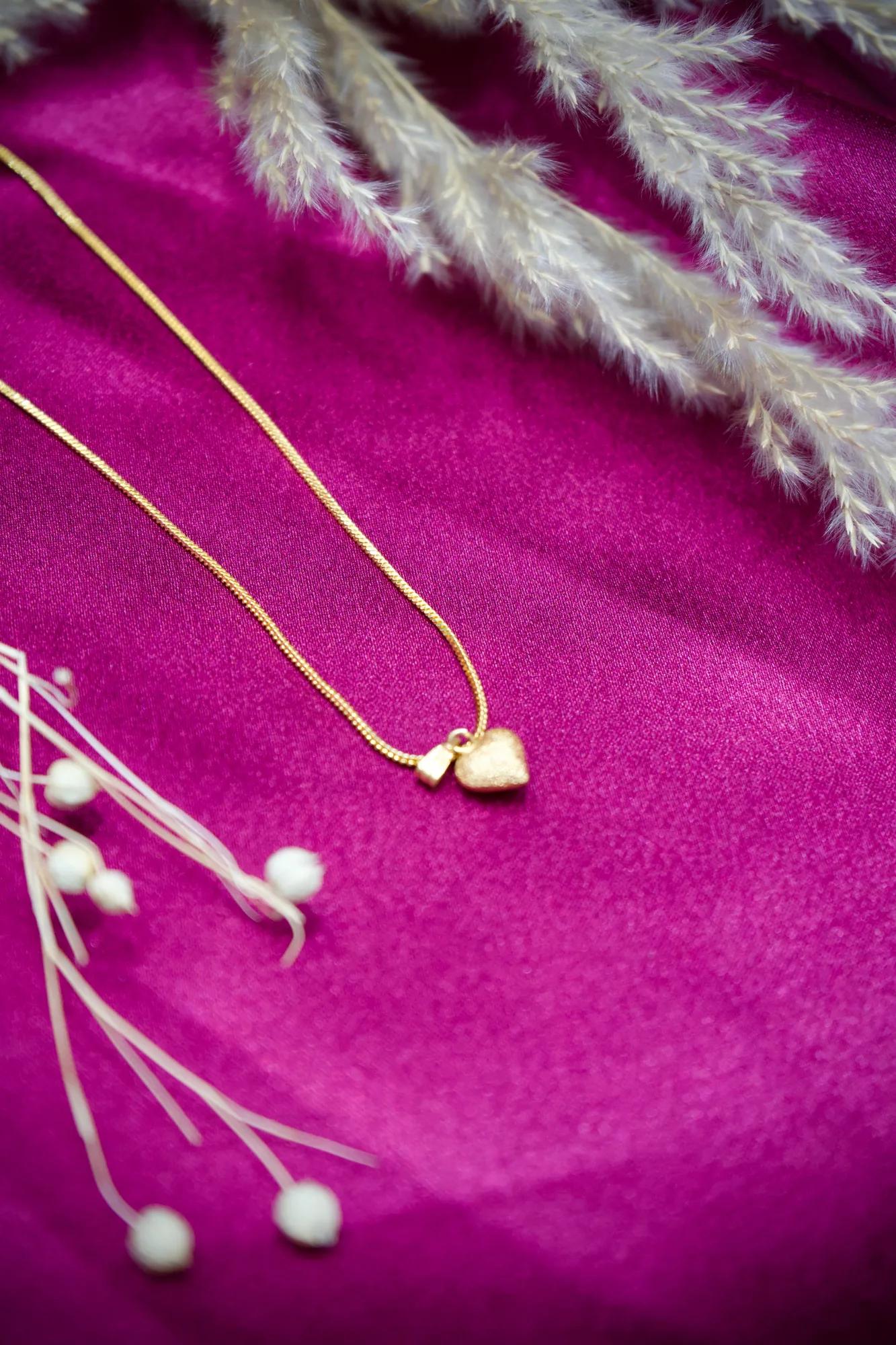 Elegant Heart Pendant Gold Chain