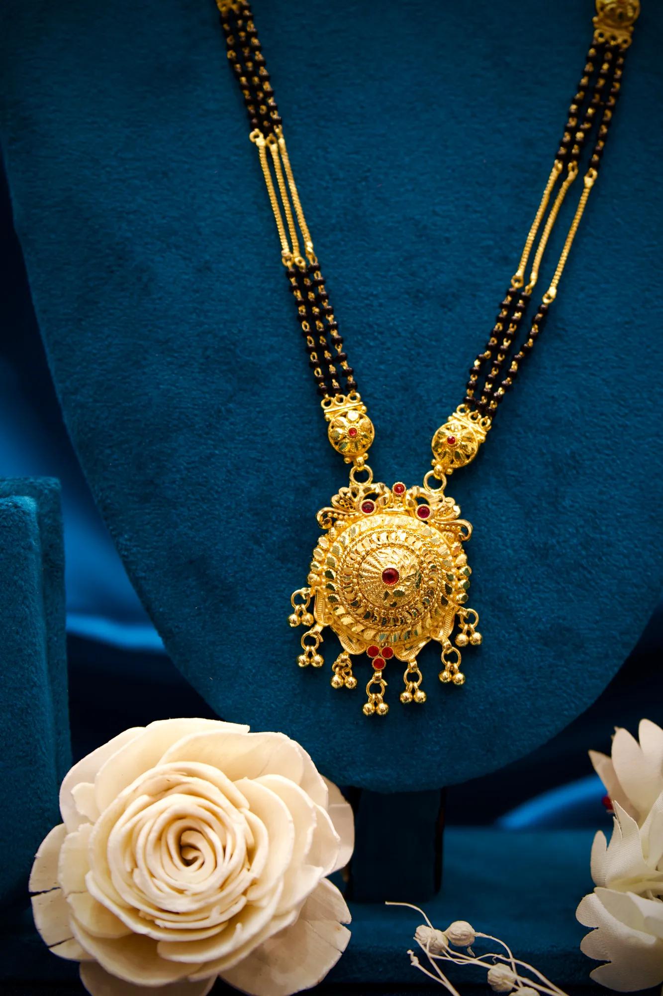 Royal Heritage Circular Pendant Black Bead Mangalsutra