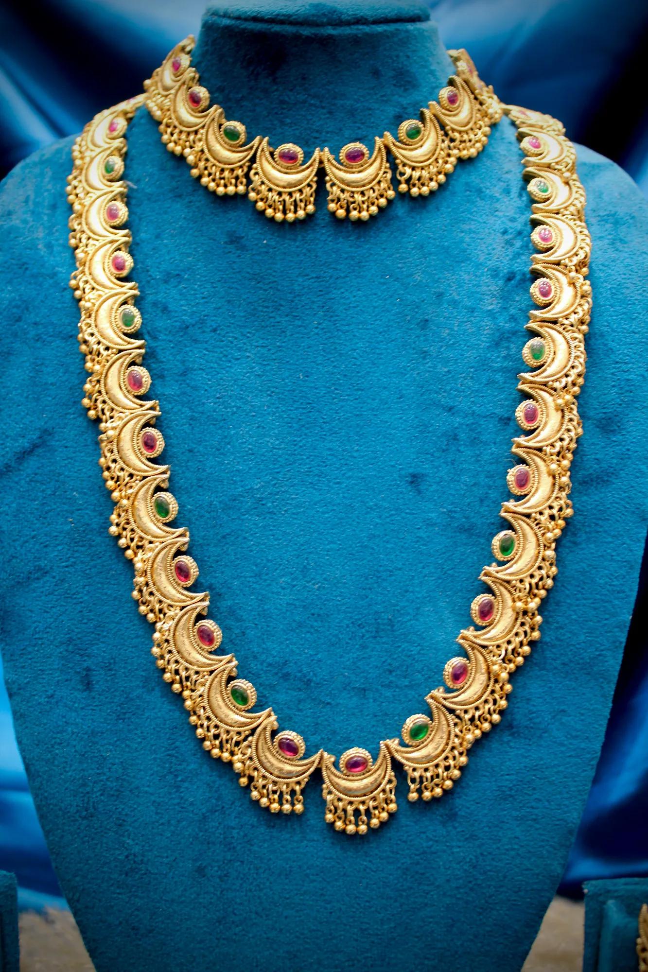 Royal Crescent Motif Necklace Set with Choker